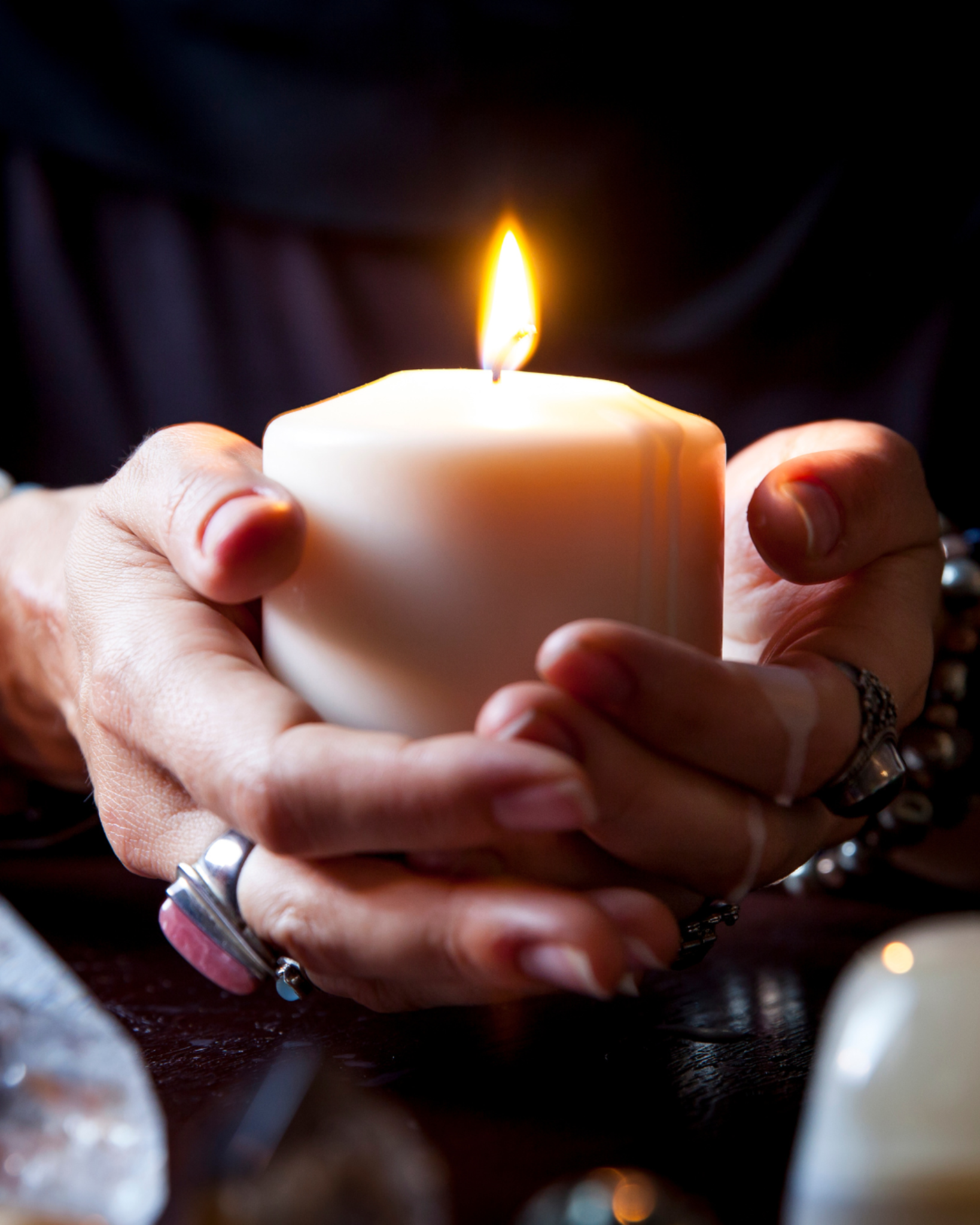 Imagem de casal ao pôr-do-sol